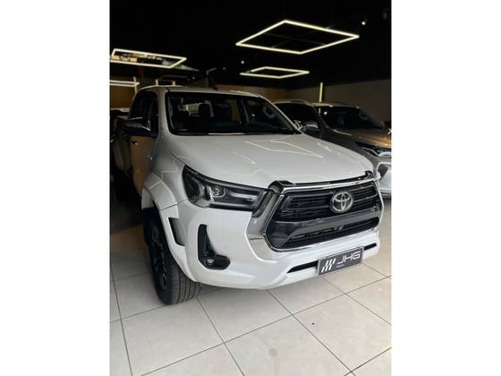 TOYOTA HILUX 2.8 D-4D TURBO DIESEL CD SRX PLUS 4X4 AUTOMÁTICO TOYOTA HILUX 2.8 D-4D TURBO DIESEL CD SRX PLUS 4X4 AUTOMÁTICO